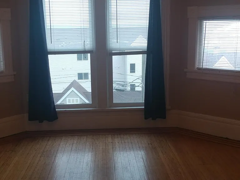 7 Saint Helens Ave #4 — Photo 3