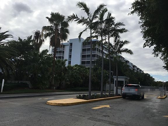 2nd image of 700 NW 214th St APT 206