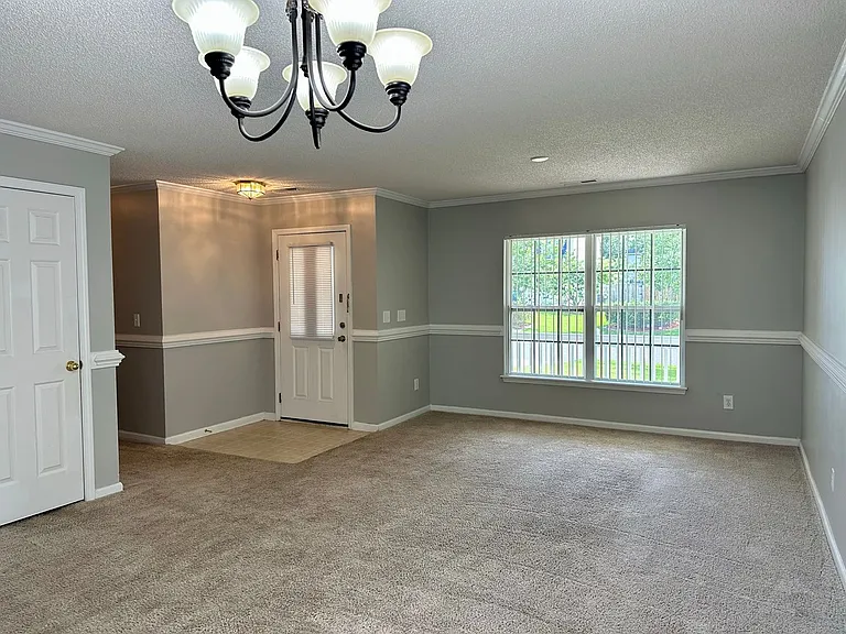 5091 Ballantine Dr — Photo 16
