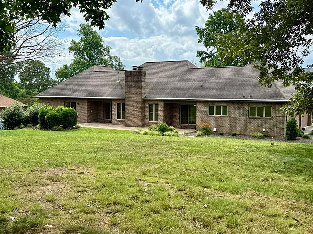 590 Wedgwood Dr — Photo 8