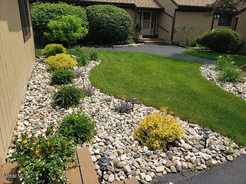 3rd image of 1502 Huntington Court