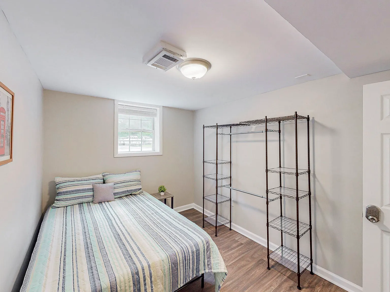 4 bed, 3.0 bath, 1618 sqft, $633 — Photo 2