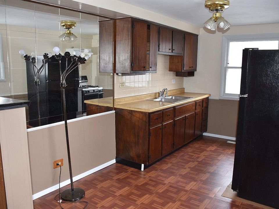 1st image of 7034 Lowell Dr