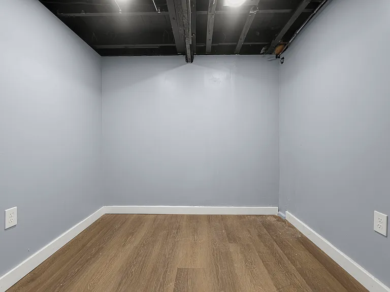425 Vester St — Photo 8