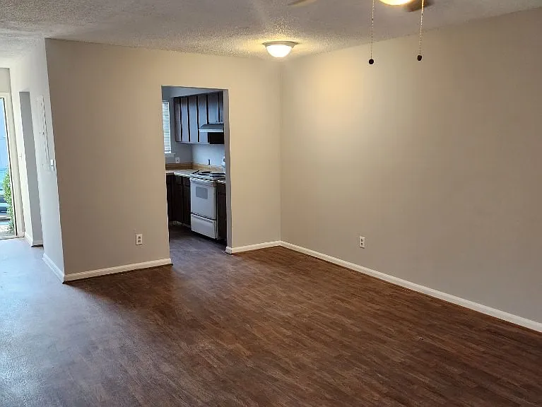 Fox Run Apartments — Photo 7