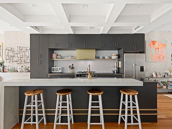 4th image of 595 Van Buren St Floor 2