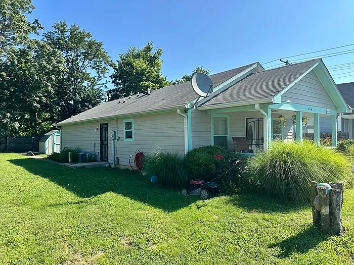 2114 Martha St — Photo 3
