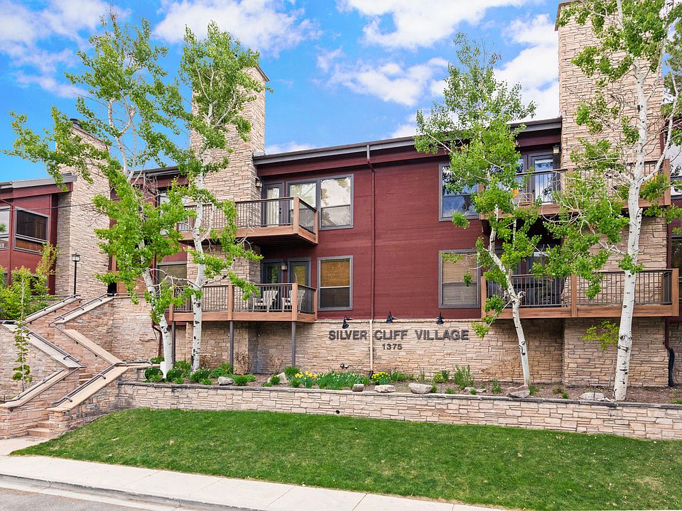1st image of 1375 Woodside Ave #102