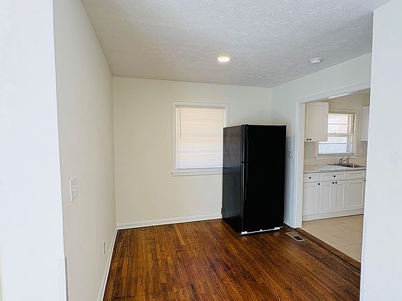 3rd image of 1144 Curtis Dr