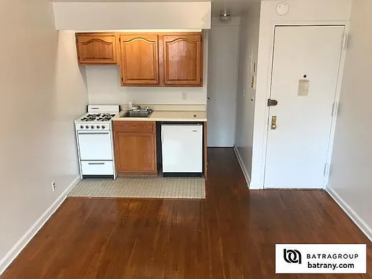 Rented by Batra Group Inc | media 6
