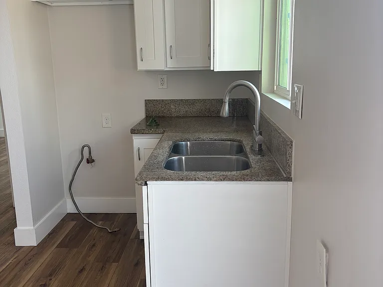 3411 1/2 Altura St — Photo 4