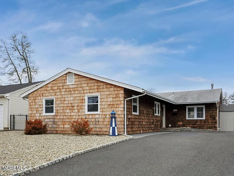 20 Sandy Point Dr — Photo 1