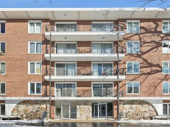 2333 Central St APT 305, Evanston, IL 60201