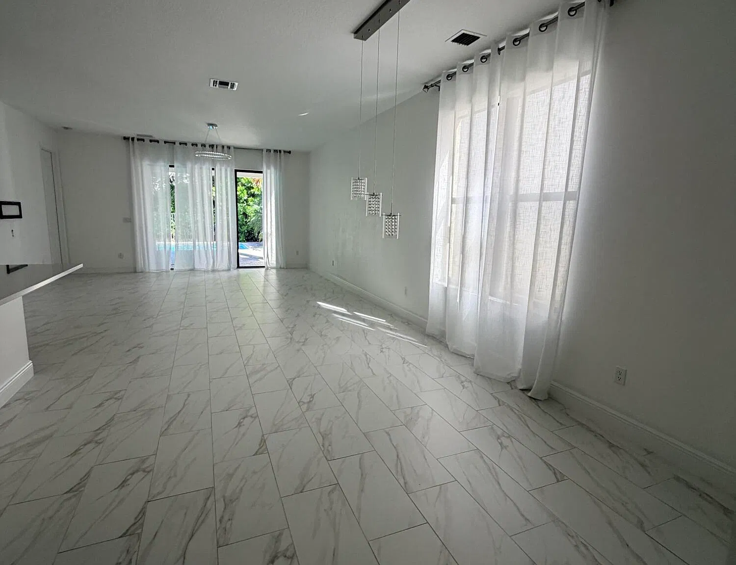 3 bed, 2.5 bath, 2110 sqft, $4,300 — Photo 4