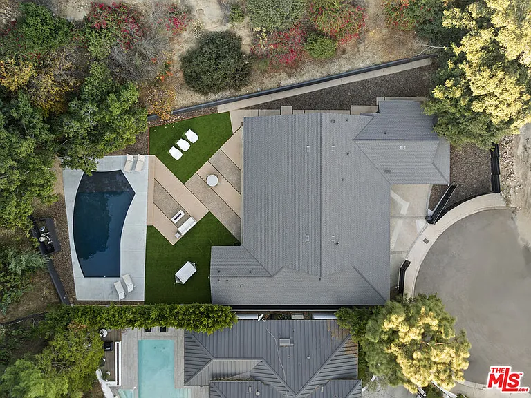 9289 Swallow Dr — Photo 33