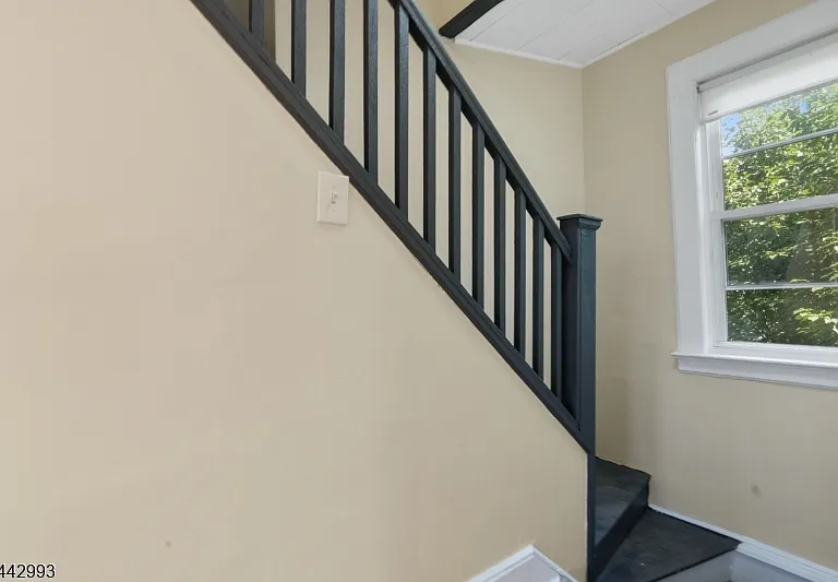 196 Broughton Ave — Photo 17