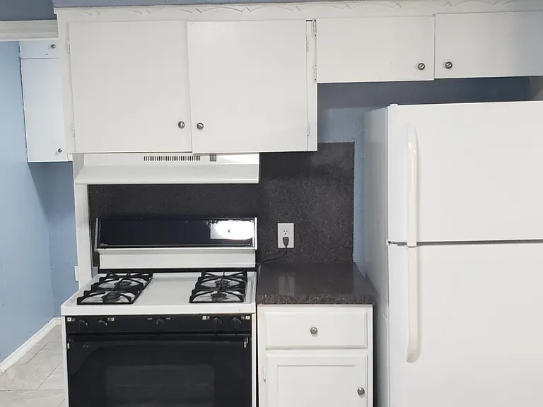1203 SW 24th Pl — Photo 15