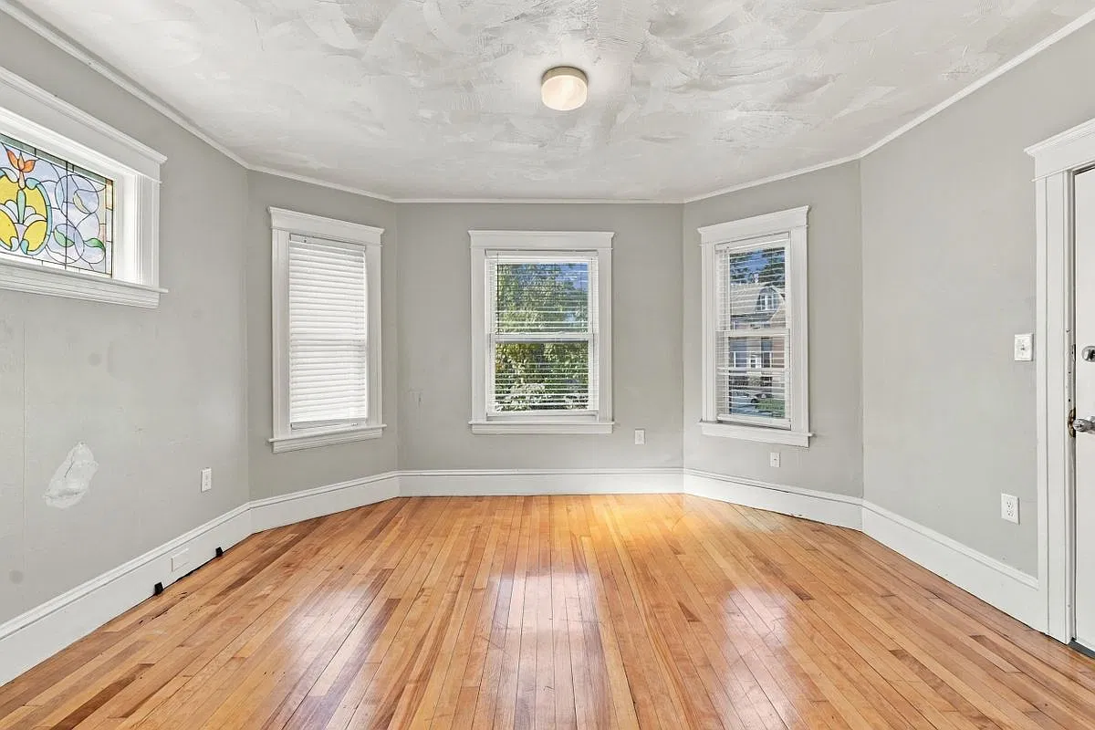 3 bed, 1.0 bath, 1239 sqft, $1,950 — Photo 2