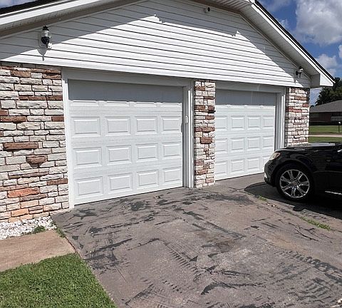 Awesome and impressive curb appeal beautiful corner lot with established *yard of the month* front and rear lawn all maintained within the rent