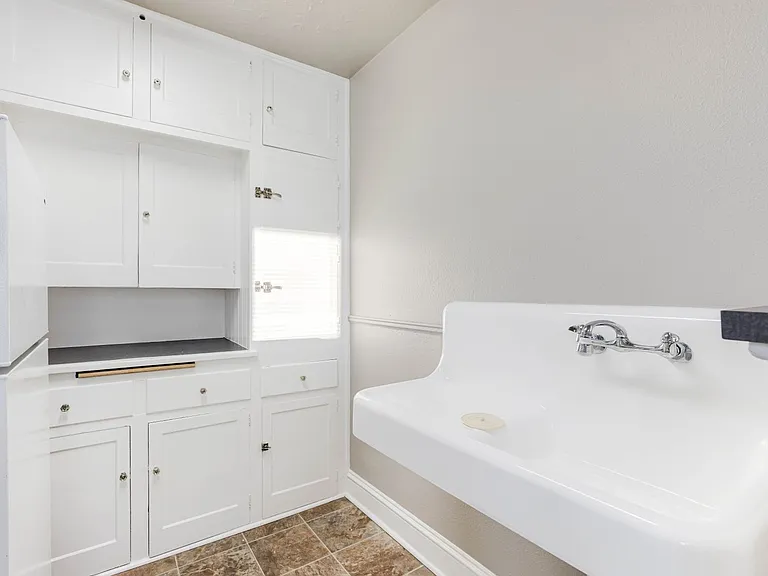 Frances Apts — Photo 42