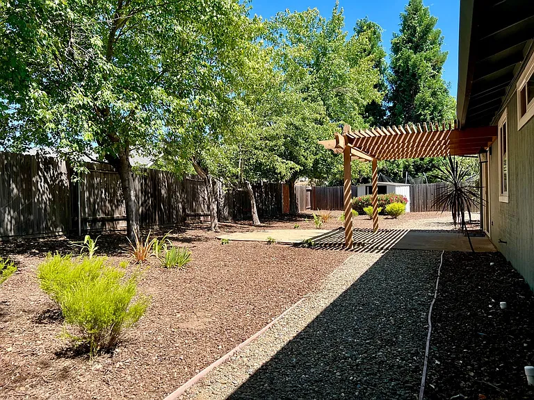 5562 Catalpa Ct — Photo 15