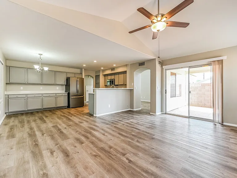 1109 W Bluefield Ave — Photo 9