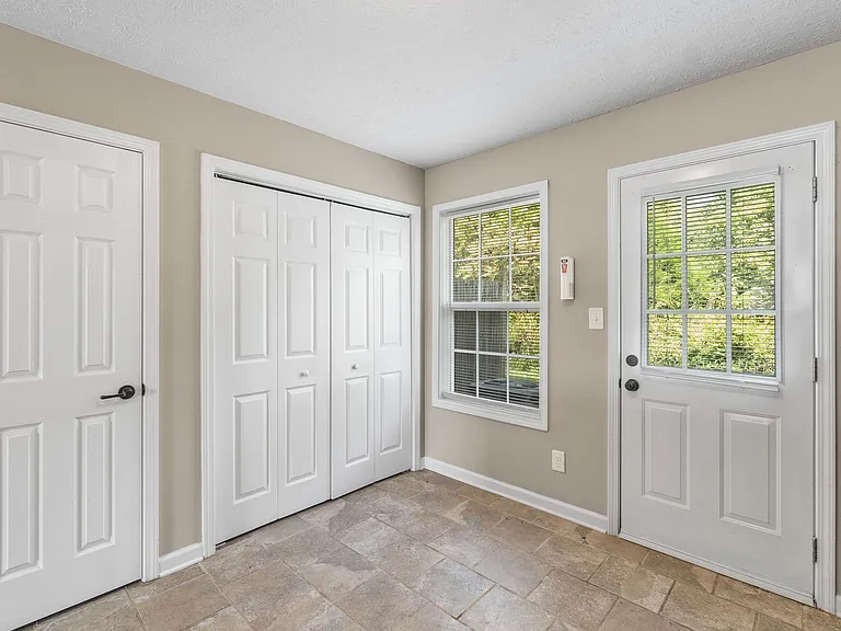 517 Patriot Park Ct #B — Photo 5