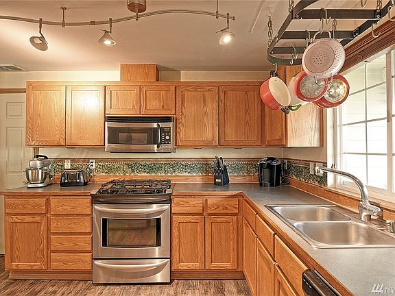 3rd image of 118 Tompkins Pl