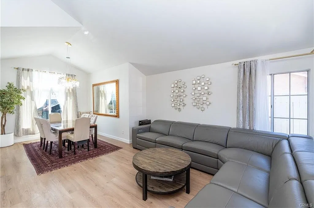 4 bed, 1969 sqft, $3,990 — Photo 3