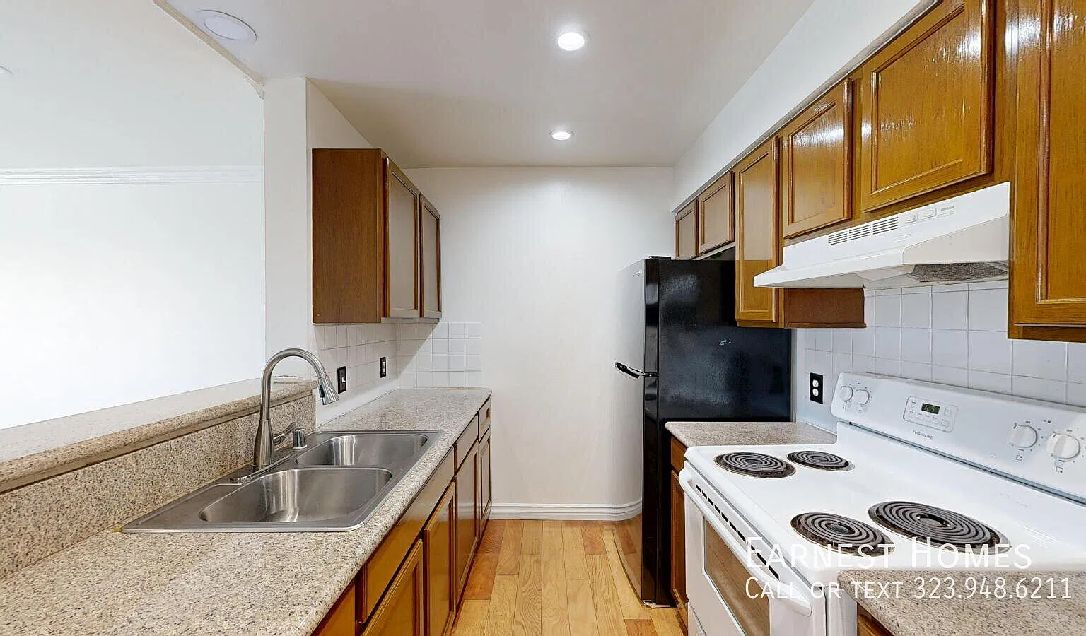Bright Winnetka Condo with Pool, Spa, Fitness Center & 2 Parking Spaces — Photo 4
