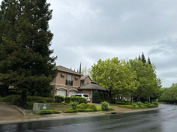 3rd image of 8660 Woodgrove Way