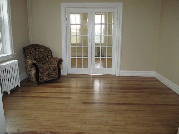 5th image of 440 Tompkins Ave