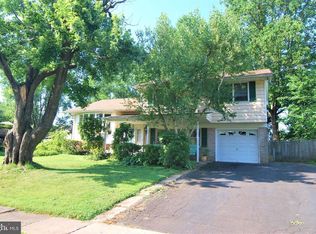 422 McGlynn Rd, Warminster, PA 18974