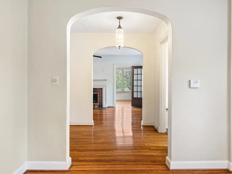 932 Woodrow Ave — Photo 55