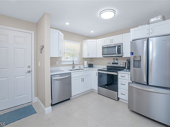 5th image of 16007 Davis Rd APT 713