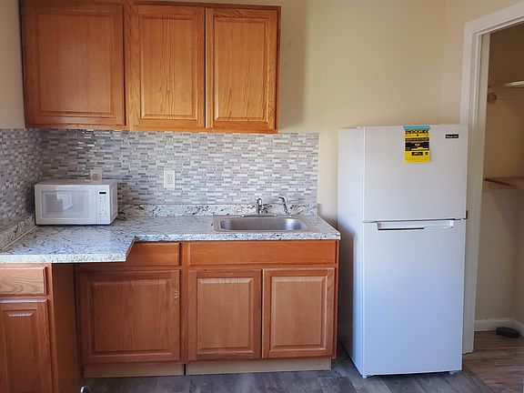 5th image of 133 Mapes Ave Floor 3