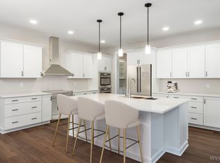 18 Fieldstream Ln, Lancaster, NY 14086