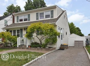 33 Ronald Ave, Hicksville, NY 11801