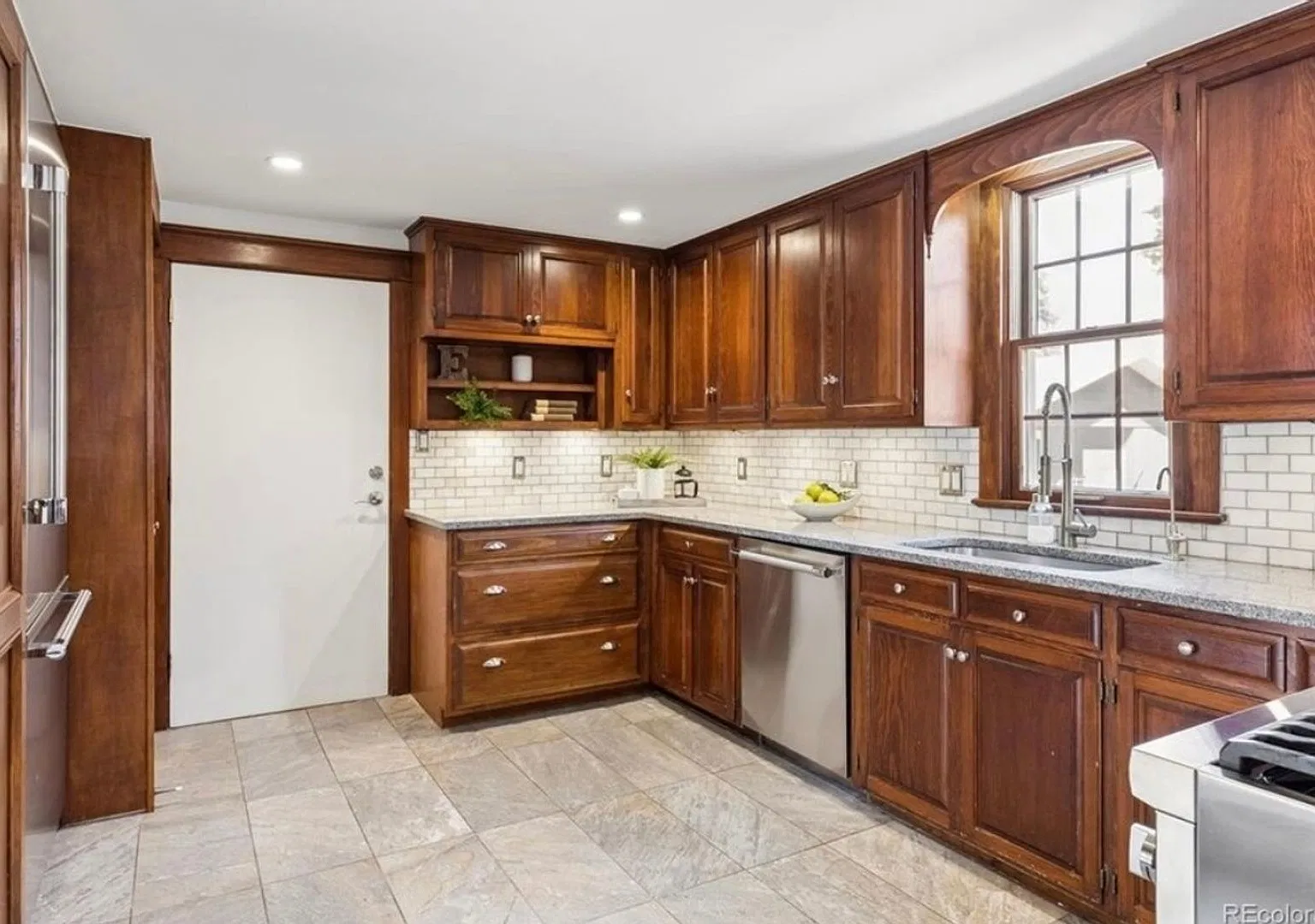 Charming 3 Bed 3 Bath House in Englewood — Photo 4