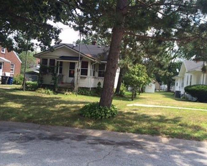 2nd image of 2817 Elkhart St