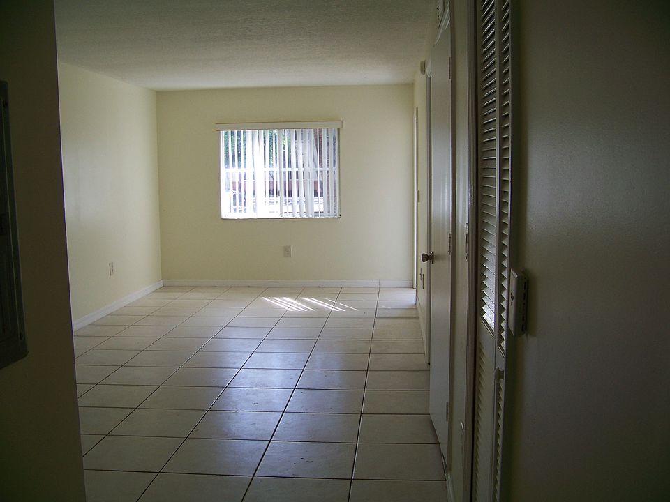 1st image of 2920 SE 13th Ave Unit 105