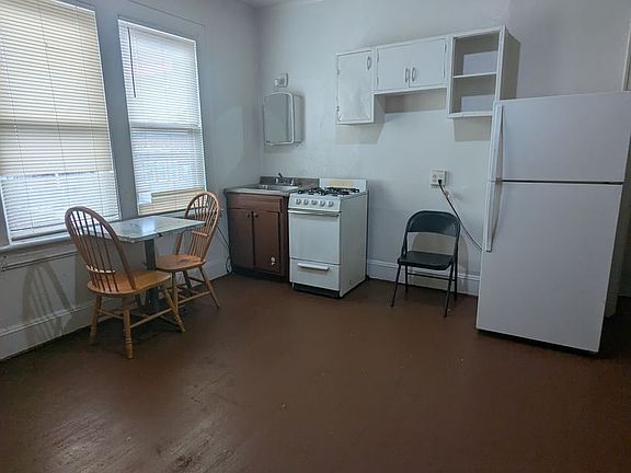 4th image of 118-120 Sanford Pl #4