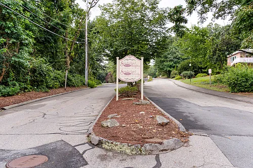 340 Sunderland Rd Photo 1