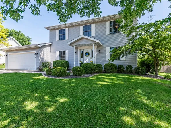 1202 W Pineview Ct, Decatur, IL 62526