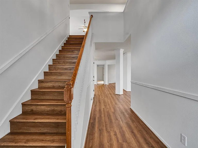 9915 Valance Way — Photo 8