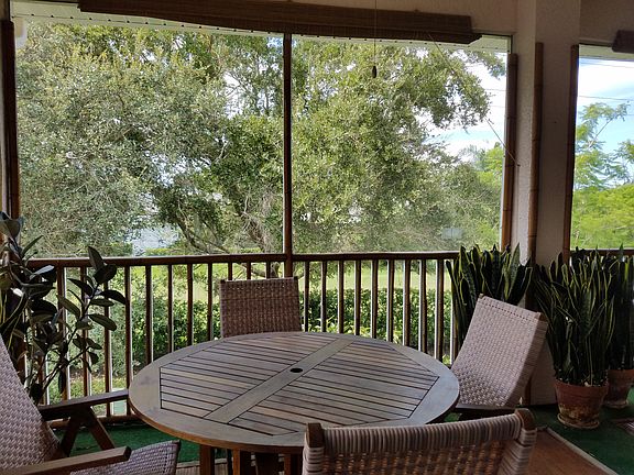 Table & chairs at tree tops