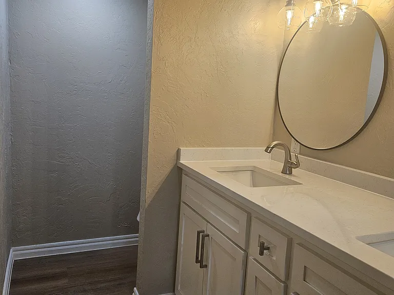 208 S Grand Ave — Photo 19