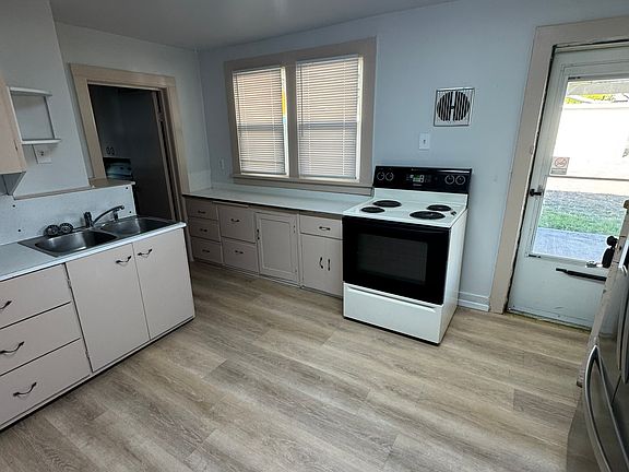 5th image of 414 W Shannon Ave