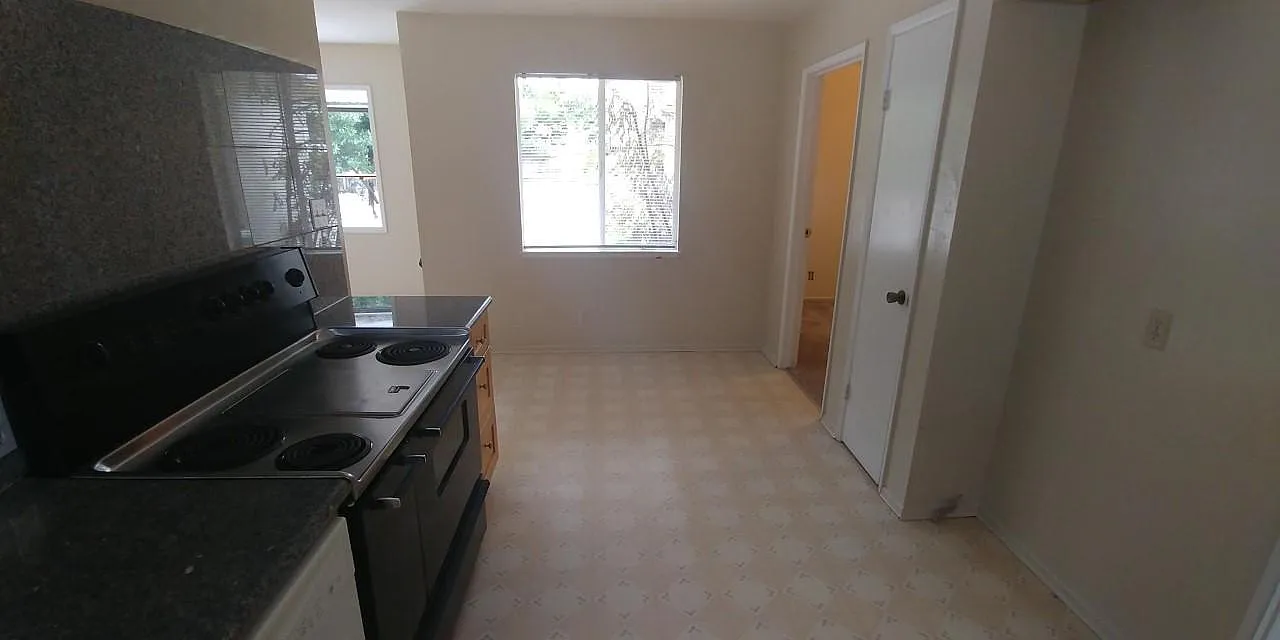 176 Rodonovan Dr photo 1