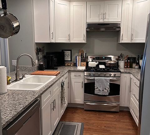 4th image of 2415 N Janssen Ave APT B